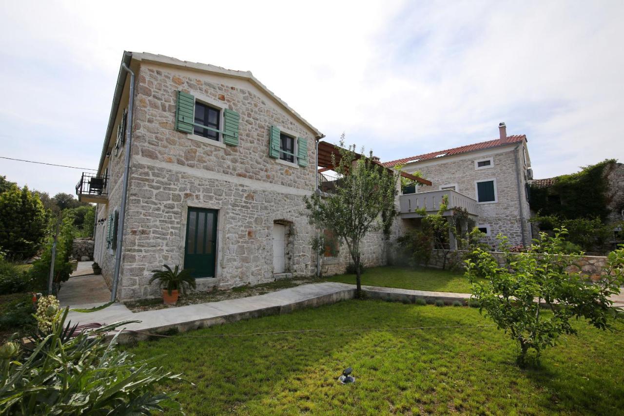 Apartments Tarragon Ugrinici Bagian luar foto